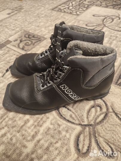 Лыжные ботинки