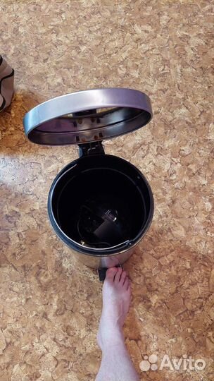 Мусорное ведро с педалью