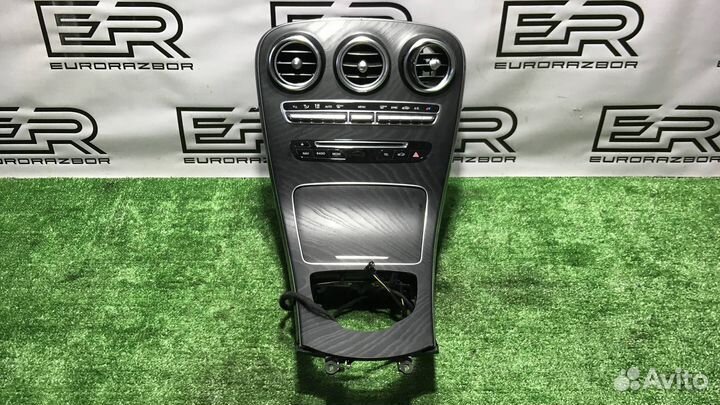 Консоль салона (центральная часть) Mercedes-Benz