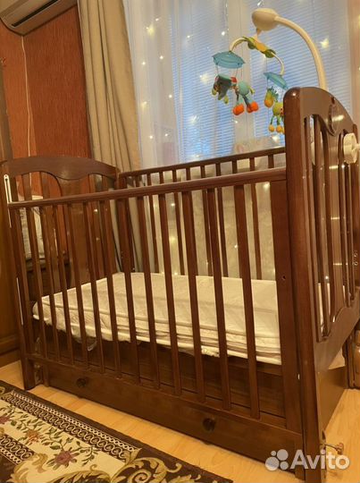 Кроватка детская маятник