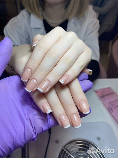 Педикюр с покрытием лаком