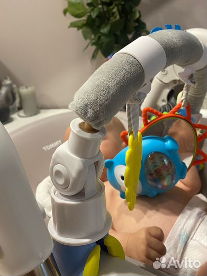 Игровая дуга с игрушками