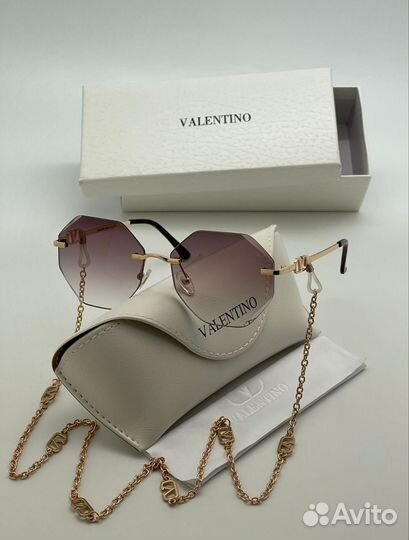 Солнцезащитные очки женские valentino