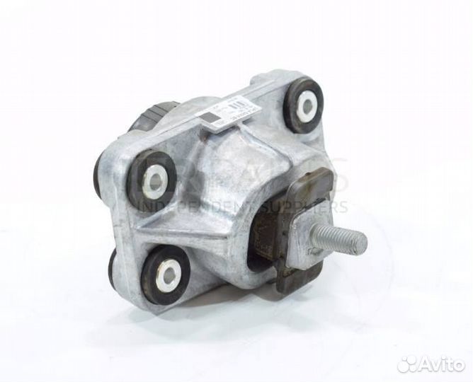 Кронштейн опоры двигателя LR056882 land rover