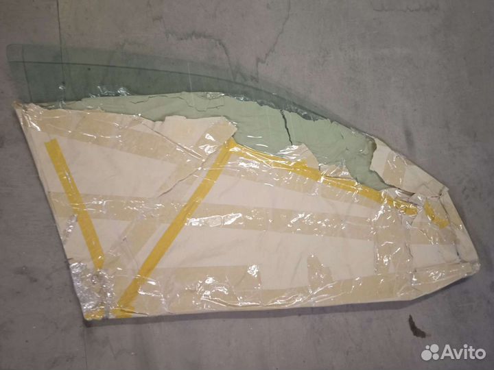 Dodge intrepid Стекло переднее левое