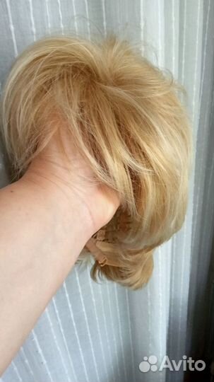 Парик новый светлый короткий
