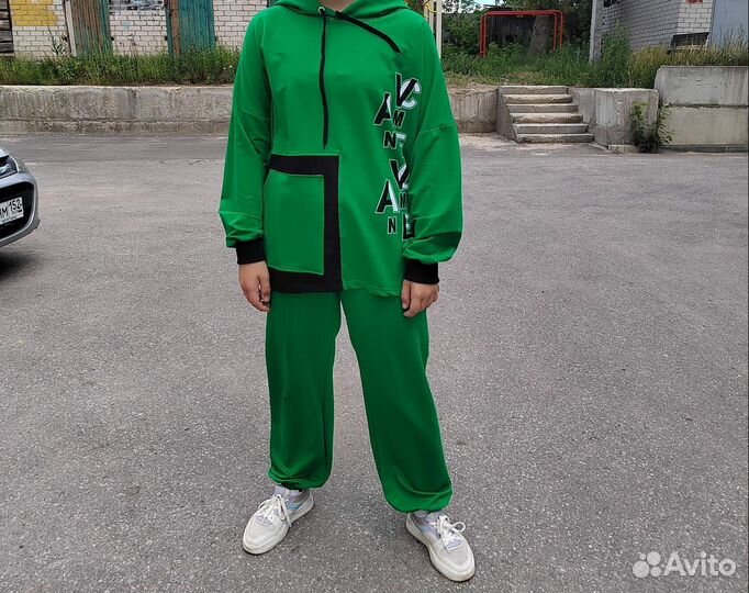 Спортивный костюм женский