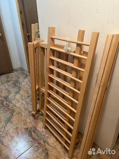 Детская кроватка с матрасом