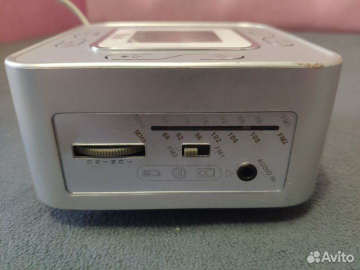 Часы будильник с радиоприёмником