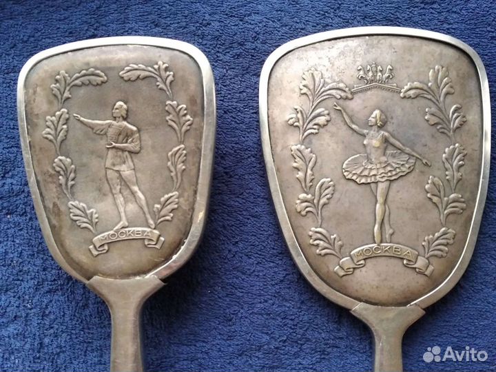 Зеркало и щетка