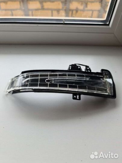 Mercedes w212 повторитель поворотника