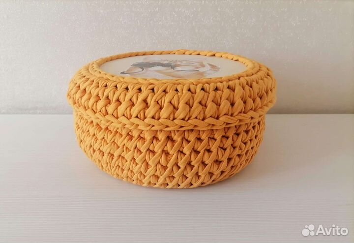 Вязаная интерьерная корзина