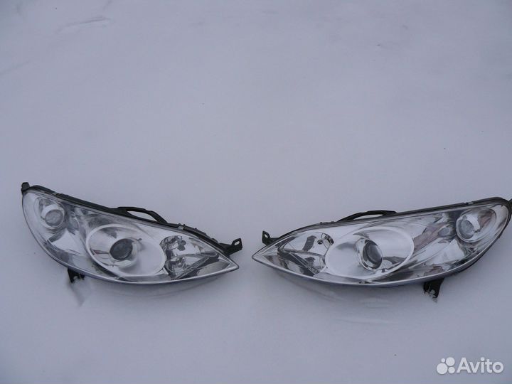 Комплект фар для Peugeot 407 2005г