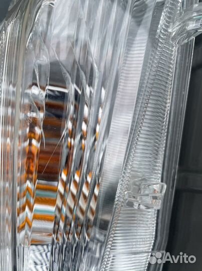 Повторитель бамперный передний Toyota Prius Alpha