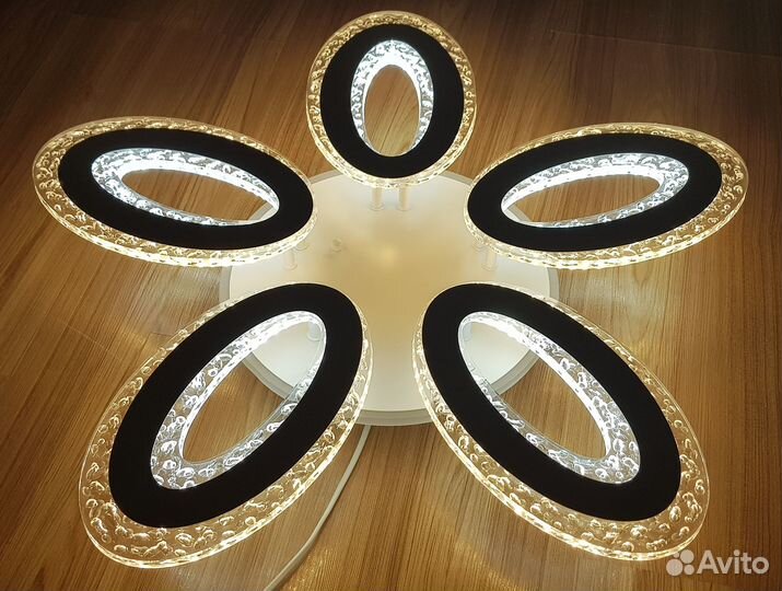 Светодиодная люстра 8080/5 WHT