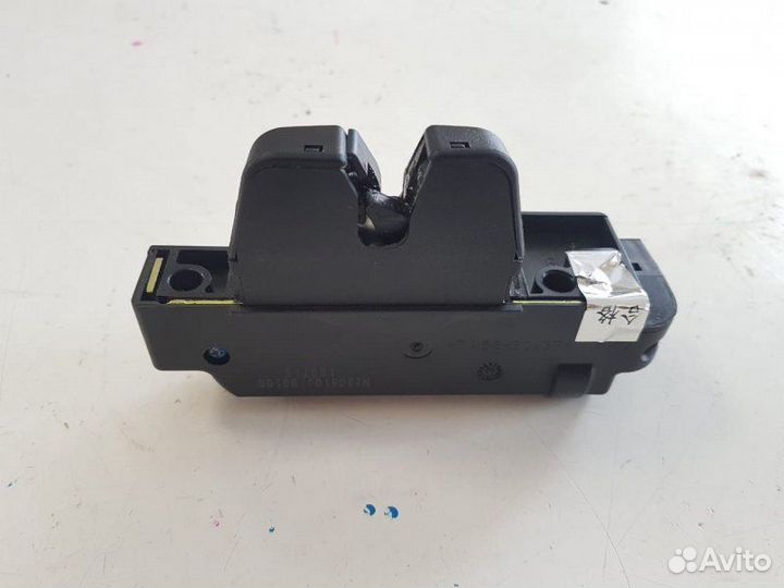 Замок крышки багажника