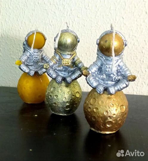 Свеча восковая Космонавт