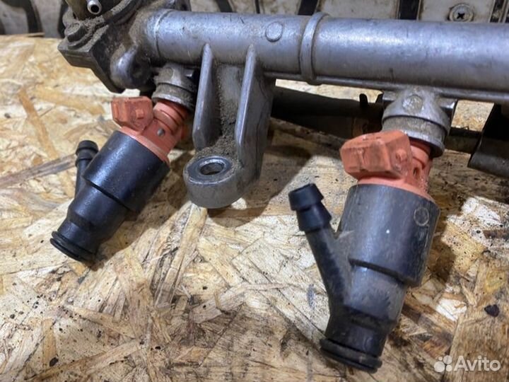 Топливная рампа с форсунками Kia Sportage 2000