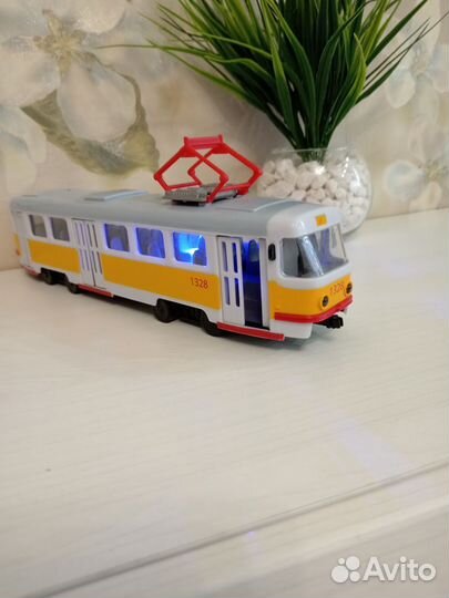 Трамвай игрушка