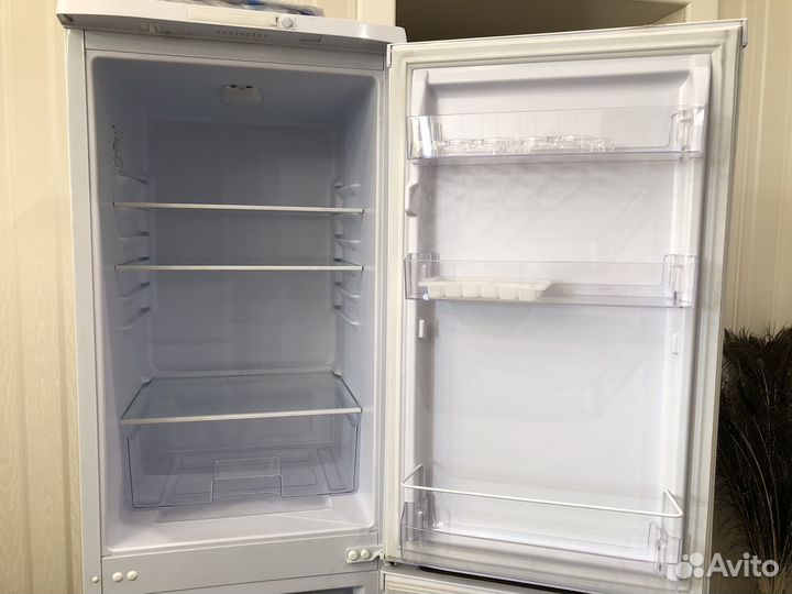 Холодильник Бирюса 120, белый Б/У
