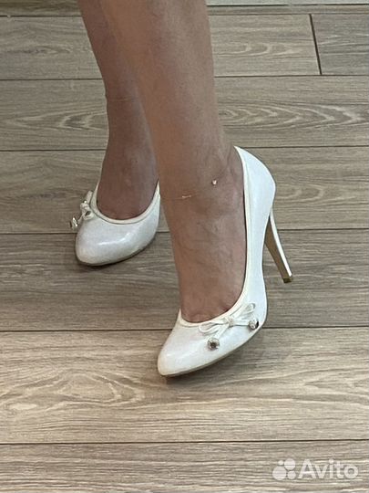Туфли белые 38