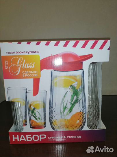 Кувшин со стаканами