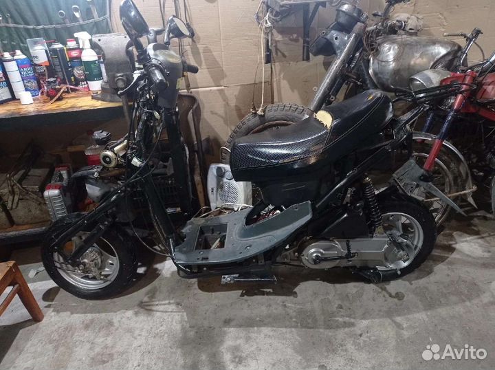 Скутер Omaks Motors 49.9 cc