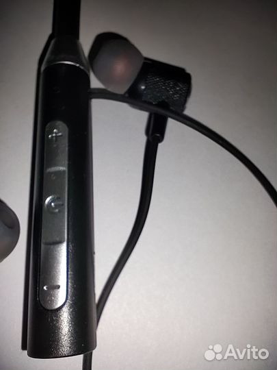 Bluetooth гарнитура plantronics