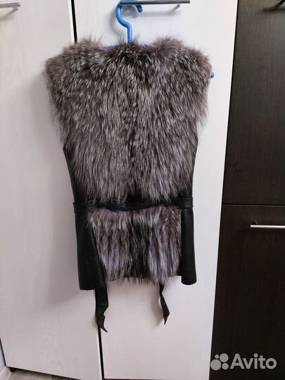 Меховой жилет чернобурка