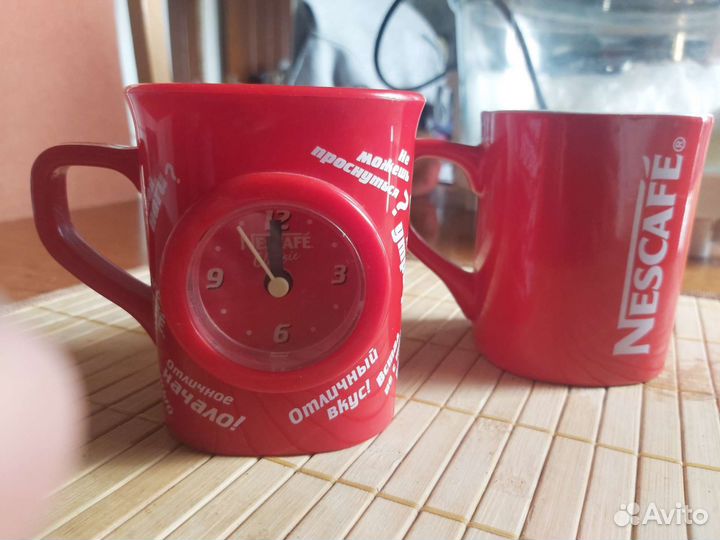 Часы-будильник и кружка