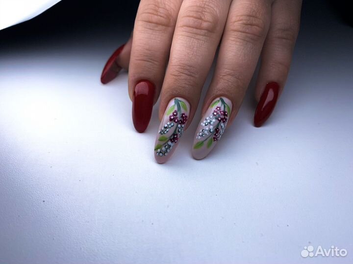 Маникюр и педикюр