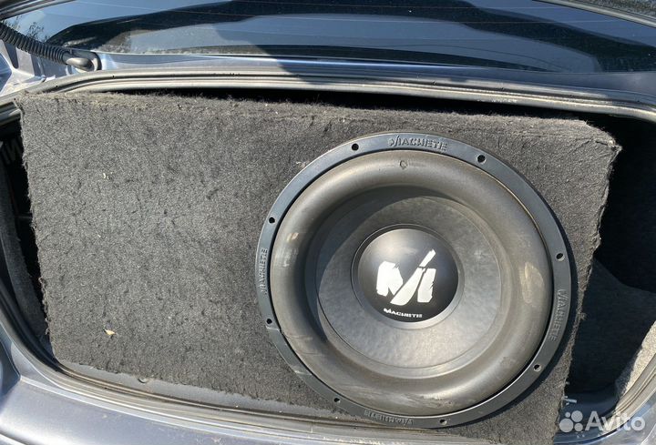 Автомобильный сабвуфер