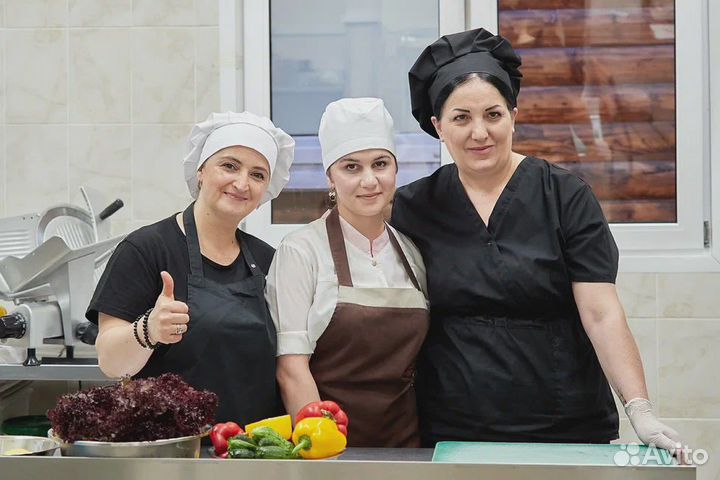 Помощник повара в холодный цех