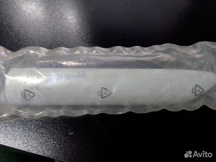 Молдинг переднего правого крыла Peugeot 806