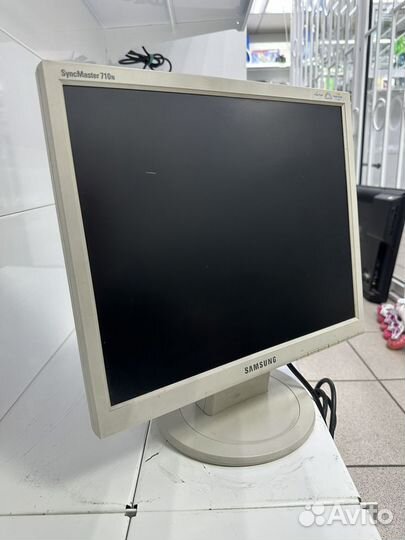 Монитор Samsung 710N W