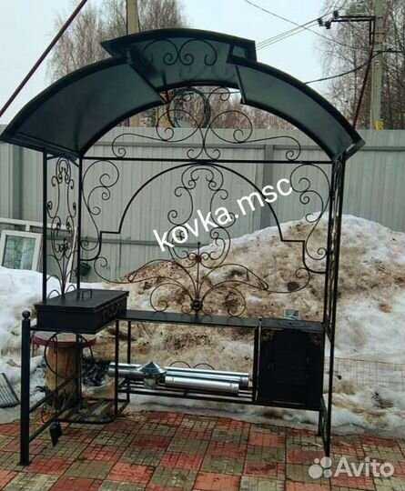 Мангал с крышей