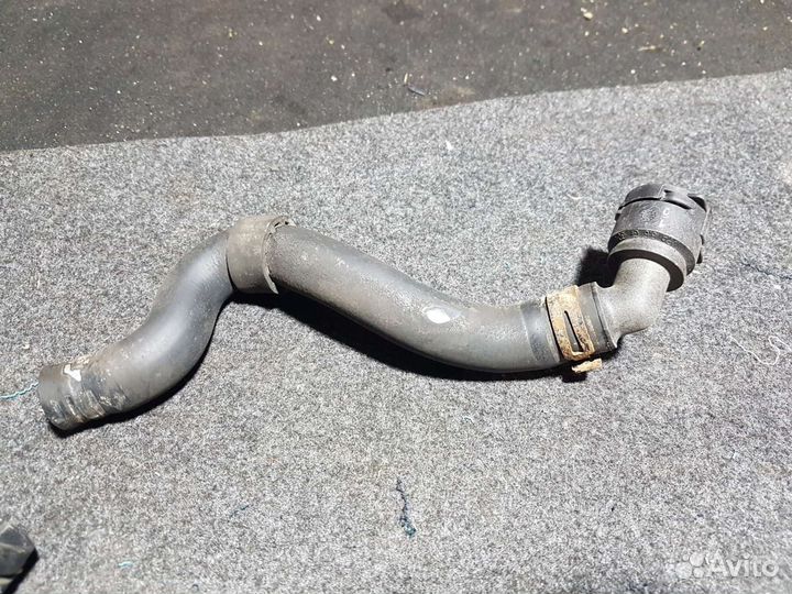 Флянец системы охлаждения Skoda Octavia tour a4