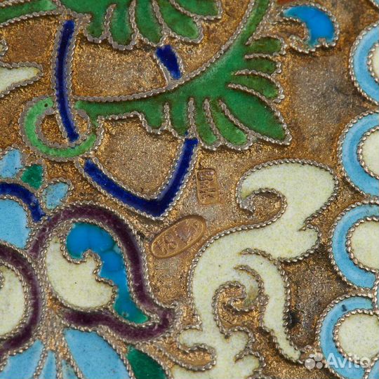 Старинный портсигар из серебра с эмалью золочение