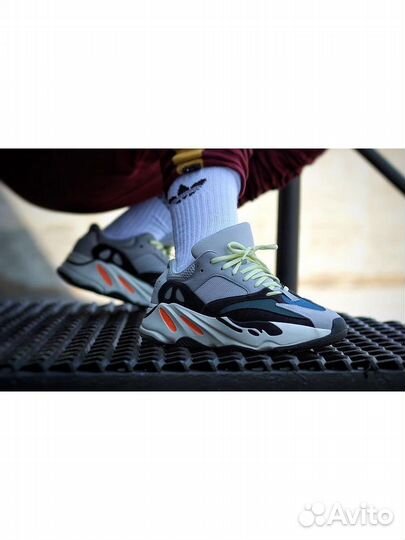 Adidas yeezy boost 700 v1