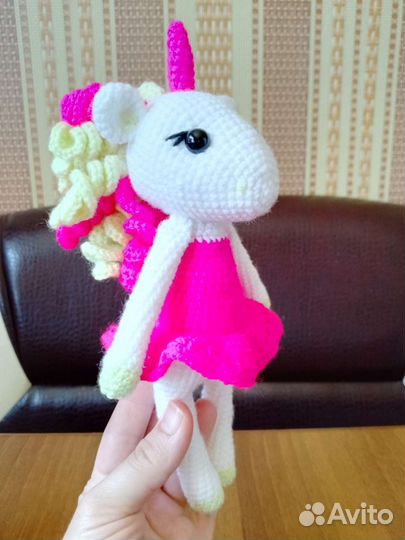 Вязаные игрушки, ручная работа. Единорог, зайчик