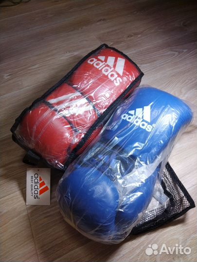 Боксерские перчатки