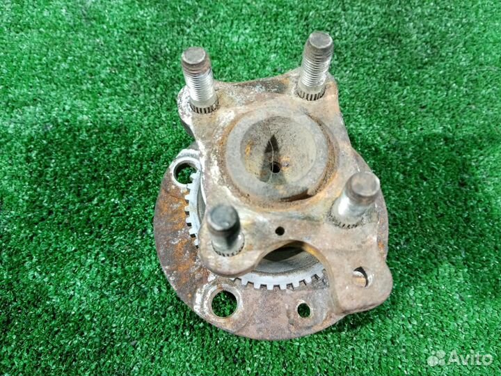 Ступица задняя Mazda Demio DW5W