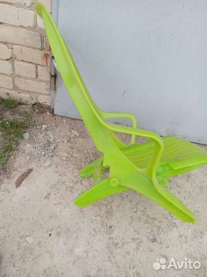 Шезлонг новый