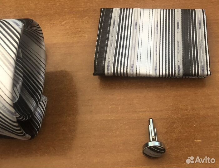 Комплект. Галстук запонки платок