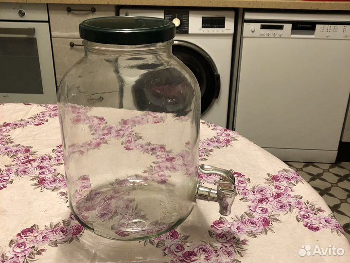 Банка с краном