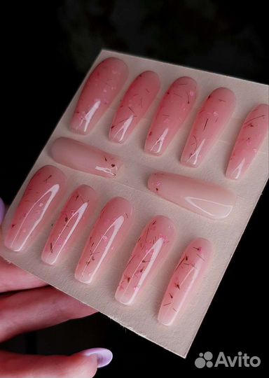 Накладные ногти с сухоцветами