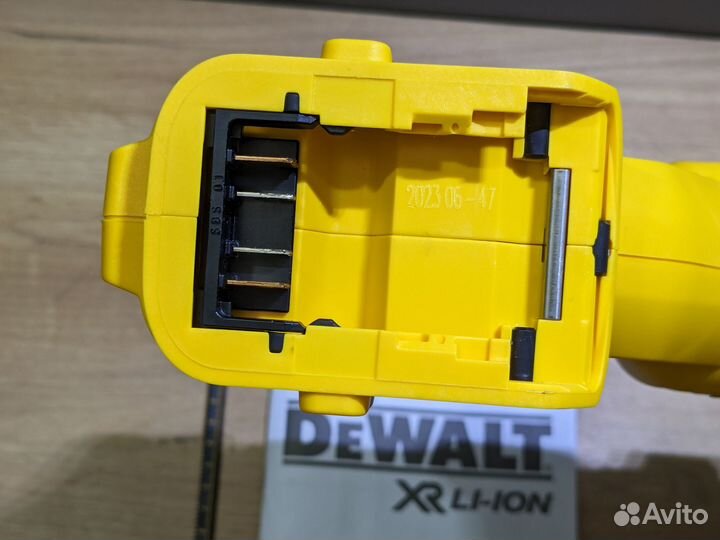 Перфоратор DeWalt DCH133N