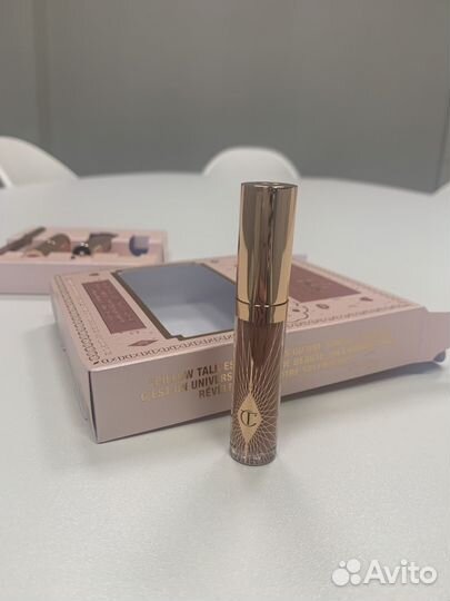 Блеск для губ Charlotte Tilbury Collagen Lip