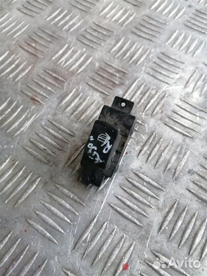 Кнопка стеклоподъемника задняя левая Ssangyong