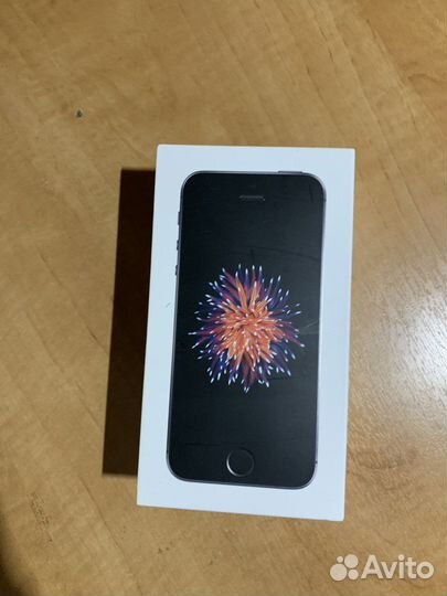 Коробка от iPhone SE 2016